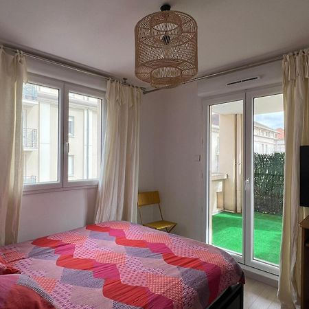 Location 3 Chambres Spacieuses Dans Appartment 2 Mn Rer Bussy Saint Georges Eksteriør billede