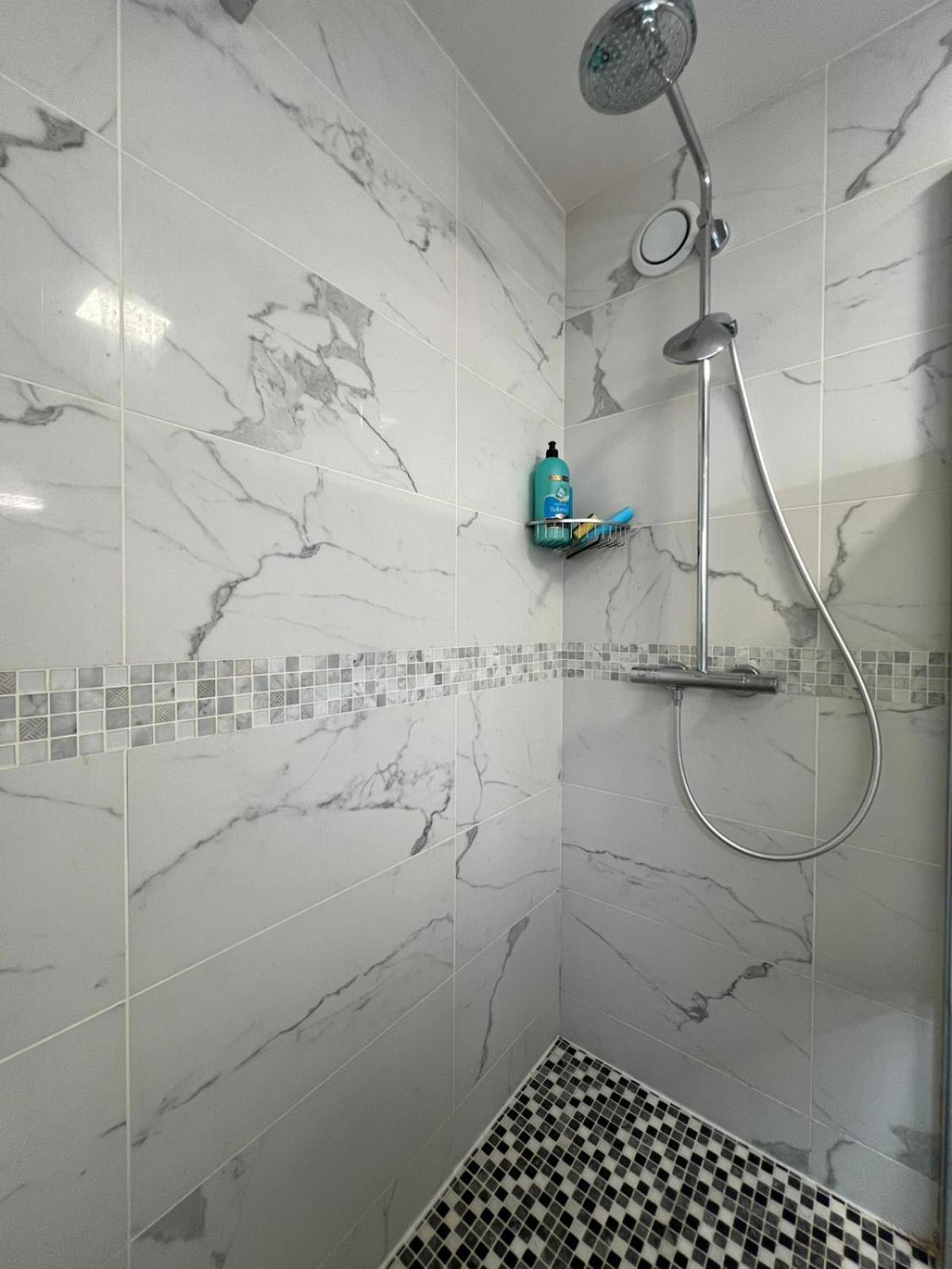 Location 3 Chambres Spacieuses Dans Appartment 2 Mn Rer Bussy Saint Georges Eksteriør billede