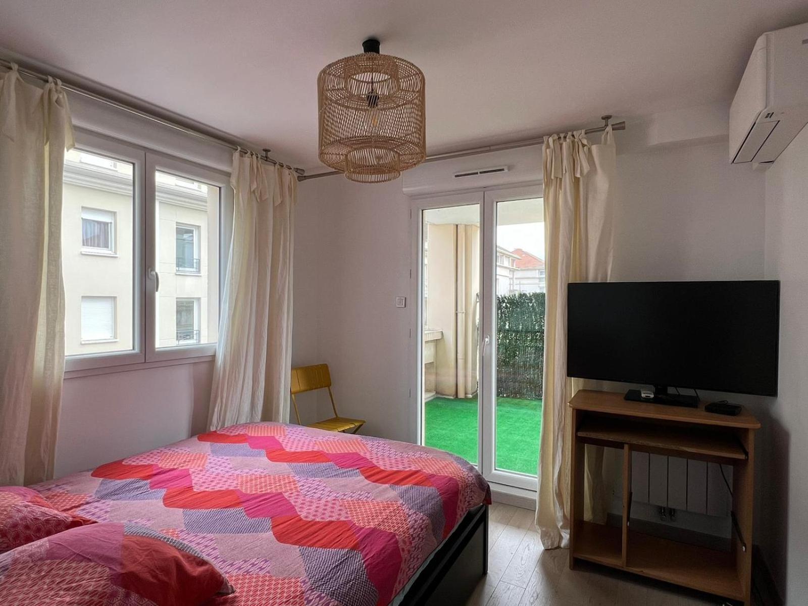 Location 3 Chambres Spacieuses Dans Appartment 2 Mn Rer Bussy Saint Georges Eksteriør billede